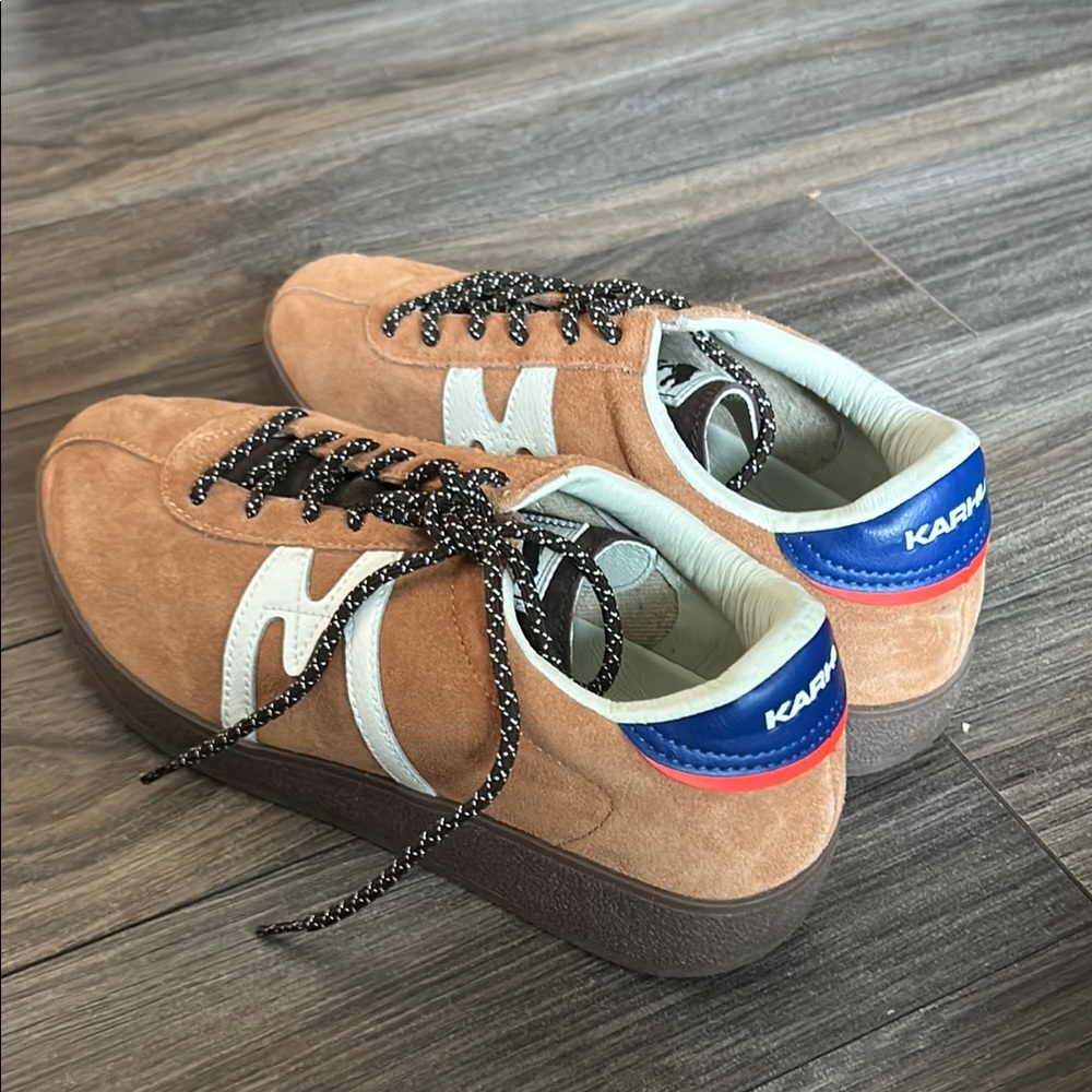 Unisex Karhu Tan and White Sneakers - Brand New